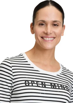 Shirts><noscript><img width=