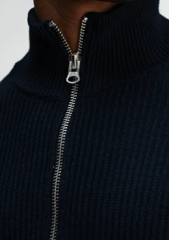 Truien><noscript><img width=