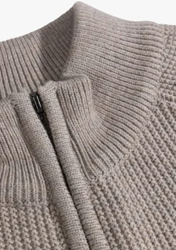 Truien><noscript><img width=