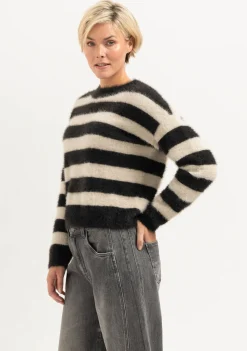 Truien><noscript><img width=