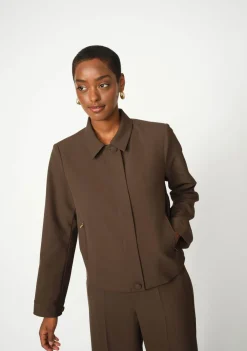 Blazers & Jasjes><noscript><img width=