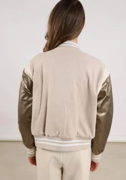 Blazers & Jasjes|Jassen><noscript><img width=