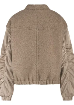 Blazers & Jasjes|Jassen><noscript><img width=