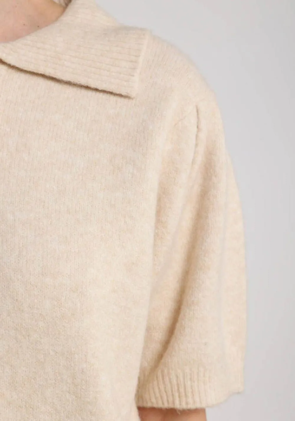 Truien>NUKUS TRUI KORTE MOUW Beige