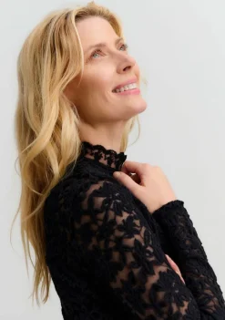 Shirts><noscript><img width=