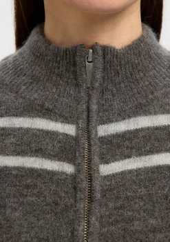 Truien><noscript><img width=