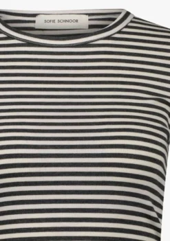 Shirts><noscript><img width=