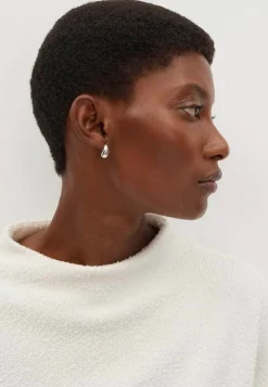 Truien><noscript><img width=