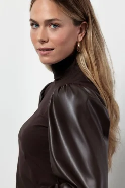 Shirts><noscript><img width=